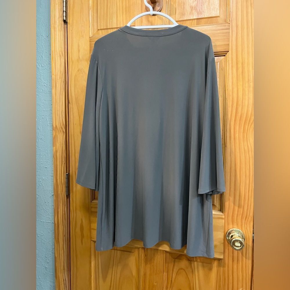 Cato size 18/20 beautiful gray/green sequin embellished blouse - Picture 4 of 4